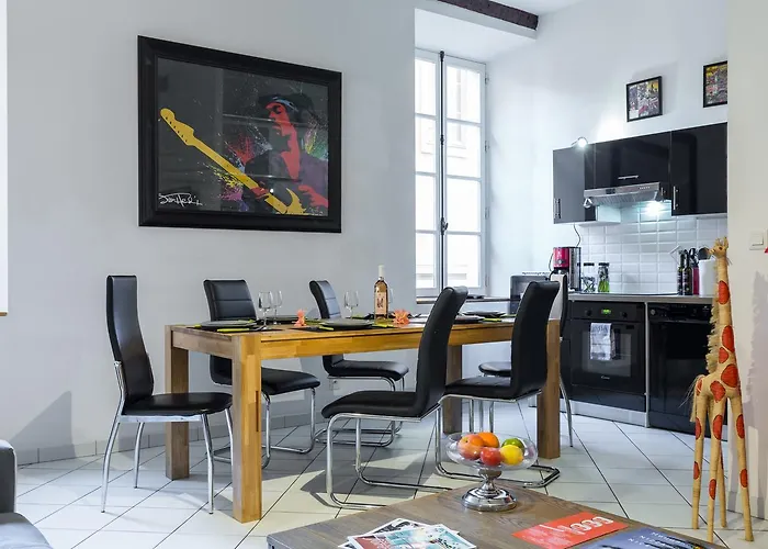 Ste Reparate F4 Moderne, Design, Place Rossetti, Heart Old Town نيس