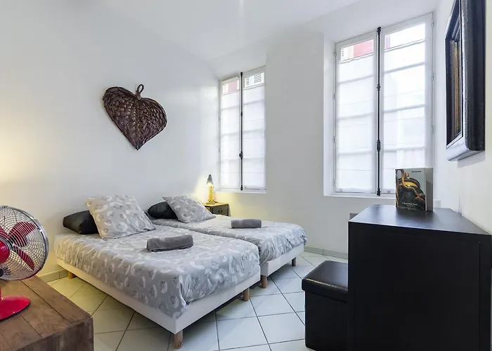 Ste Reparate F4 Moderne, Design, Place Rossetti, Heart Old Town