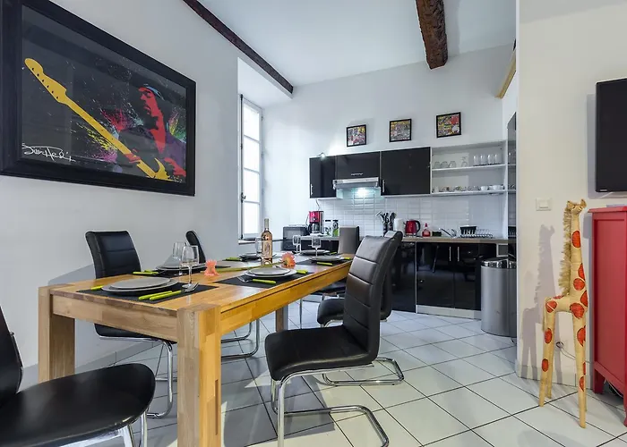 Ste Reparate F4 Moderne, Design, Place Rossetti, Heart Old Town *