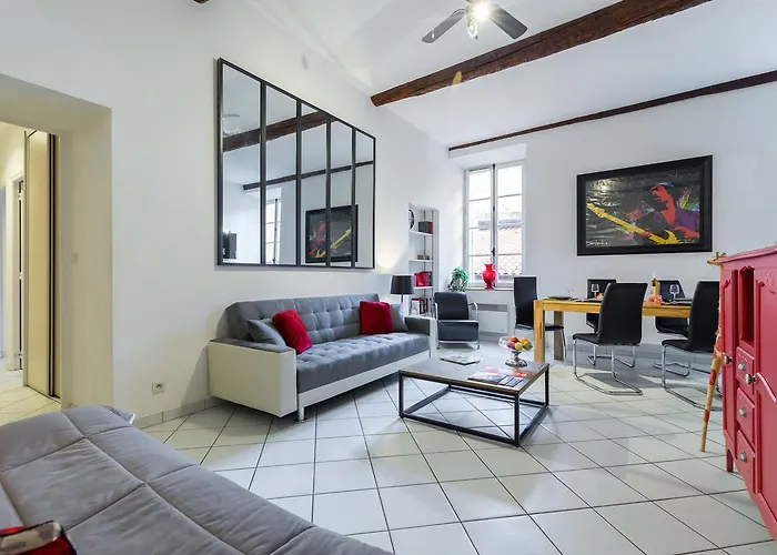 Ste Reparate F4 Moderne, Design, Place Rossetti, Heart Old Town * نيس