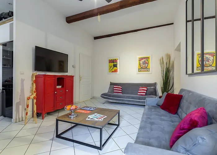 Ste Reparate F4 Moderne, Design, Place Rossetti, Heart Old Town